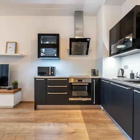 Апартаменты Peaceful & Cozy Living In Vysehrad With A Balcony