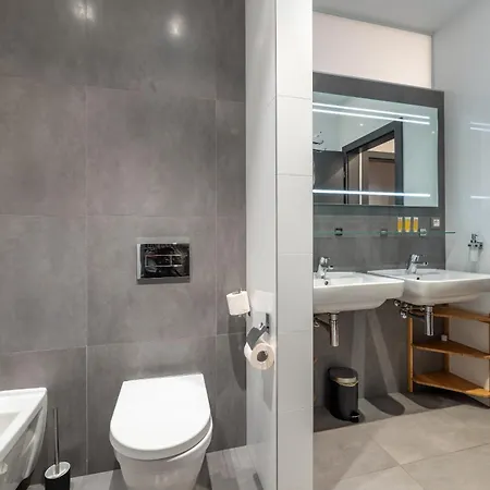 Peaceful Terrace Loft With Ac Near Vysehrad By Easybnb Premium Lägenhet *