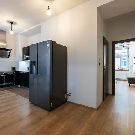 Peaceful & Cozy Living In Vysehrad With A Balcony Апартаменты