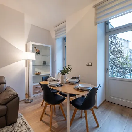 Peaceful & Cozy Living In Vysehrad With A Balcony * Прага