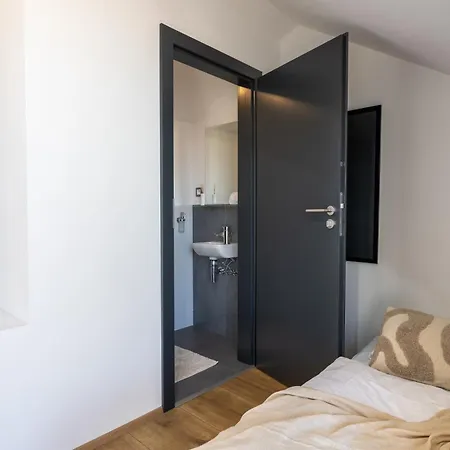 Peaceful & Cozy Living In Vysehrad With A Balcony