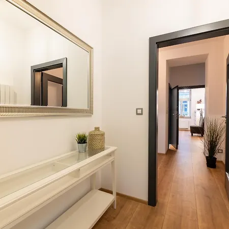 Apartment Peaceful & Cozy Living In Vysehrad With A Balcony Prague