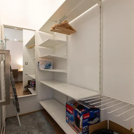 Peaceful & Cozy Living In Vysehrad With A Balcony * Prague