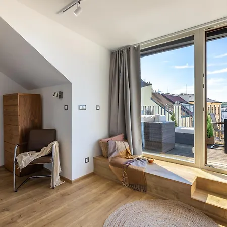 Apartment Peaceful & Cozy Living In Vysehrad With A Balcony *
