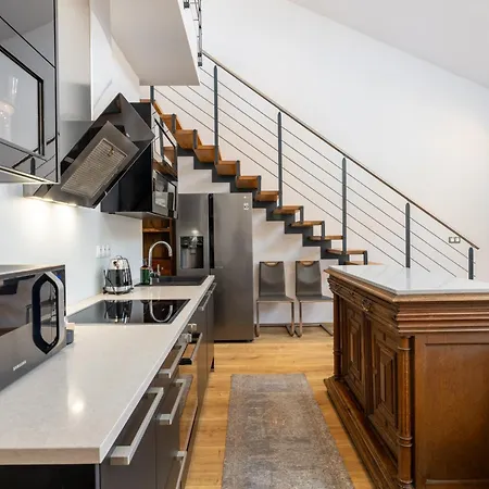 Peaceful & Cozy Living In Vysehrad With A Balcony * Prague