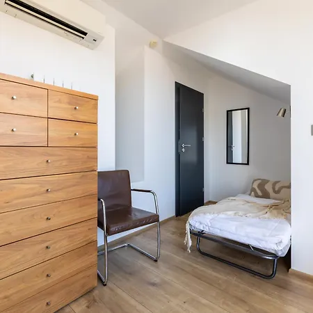 Apartment Peaceful & Cozy Living In Vysehrad With A Balcony