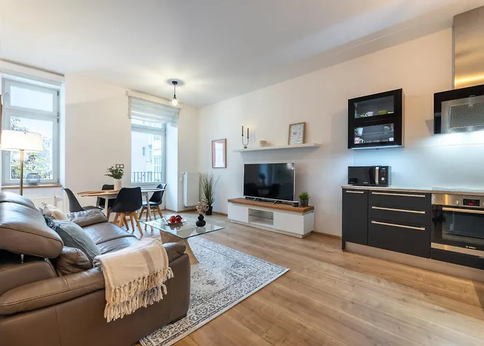 Peaceful & Cozy Living In Vysehrad With A Balcony アパート *