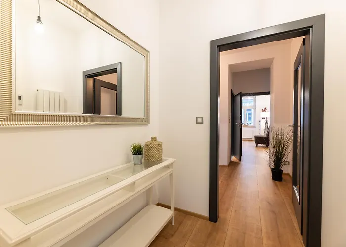アパート Peaceful & Cozy Living In Vysehrad With A Balcony プラハ