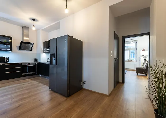 Peaceful & Cozy Living In Vysehrad With A Balcony アパート