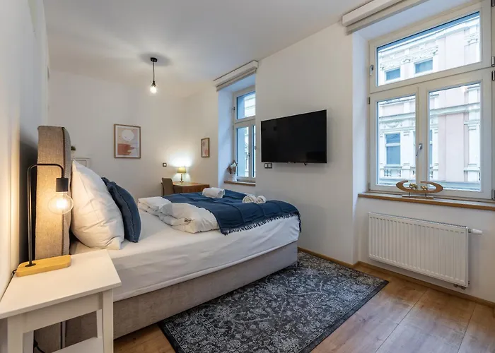 Peaceful & Cozy Living In Vysehrad With A Balcony アパート *