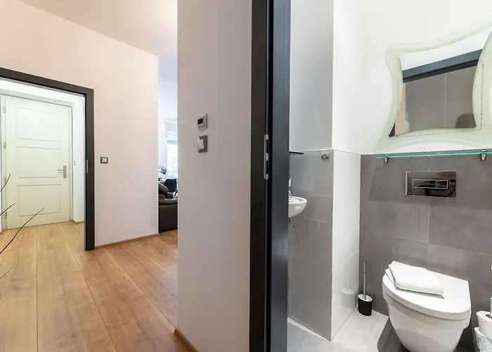 Peaceful & Cozy Living In Vysehrad With A Balcony アパート プラハ