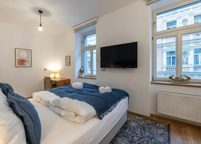 アパート Peaceful & Cozy Living In Vysehrad With A Balcony プラハ