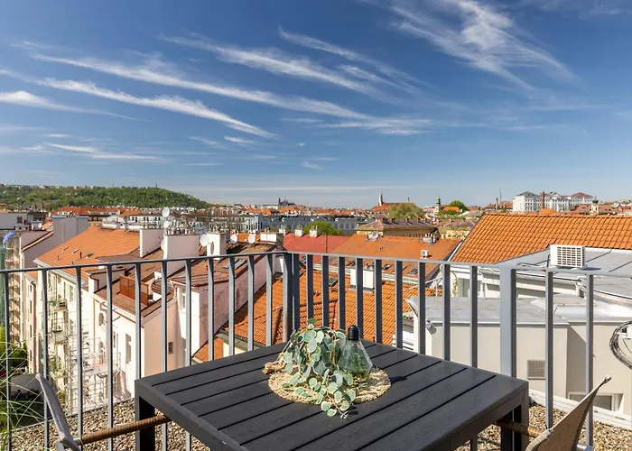 アパート Peaceful & Cozy Living In Vysehrad With A Balcony プラハ