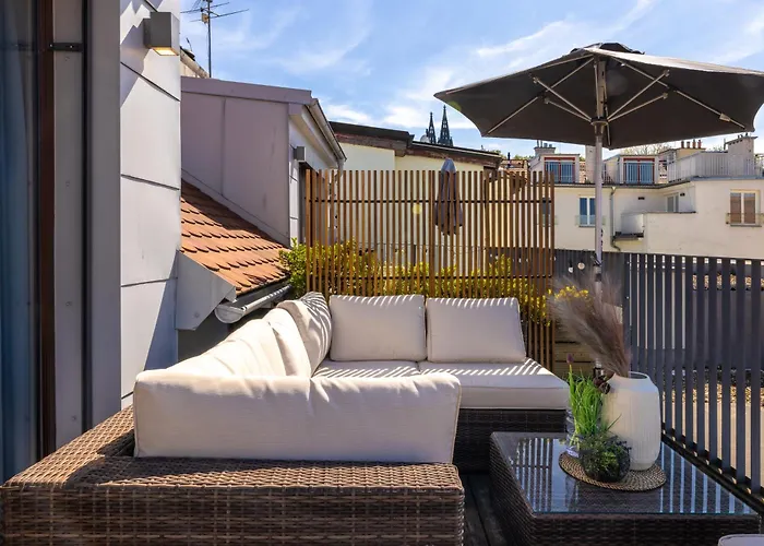 Peaceful & Cozy Living In Vysehrad With A Balcony アパート