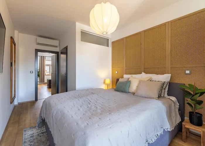 アパート Peaceful & Cozy Living In Vysehrad With A Balcony プラハ