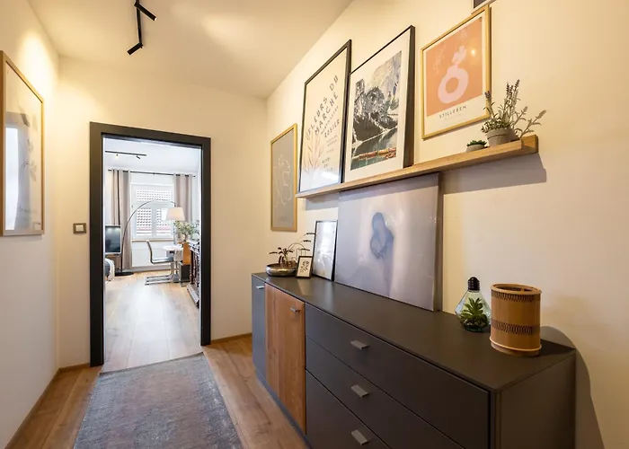 Peaceful & Cozy Living In Vysehrad With A Balcony アパート *