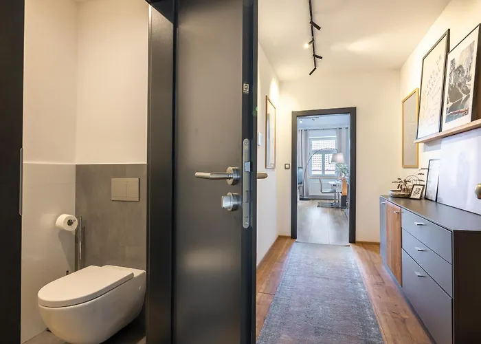Peaceful & Cozy Living In Vysehrad With A Balcony アパート プラハ