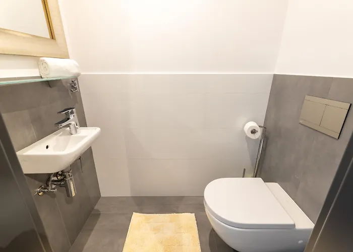 Peaceful & Cozy Living In Vysehrad With A Balcony プラハ