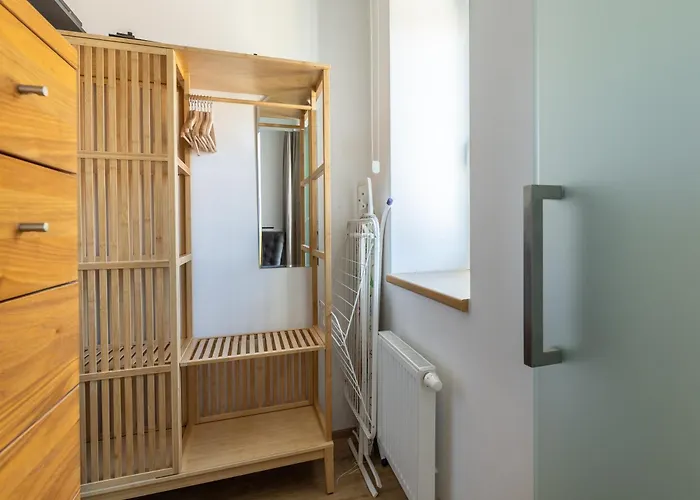 Peaceful & Cozy Living In Vysehrad With A Balcony アパート プラハ