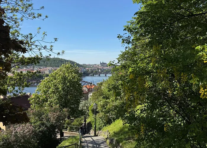 Peaceful & Cozy Living In Vysehrad With A Balcony プラハ